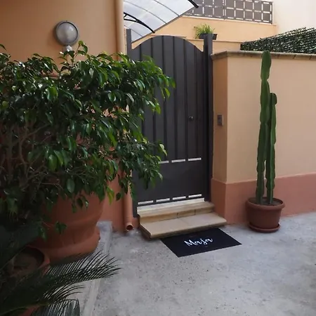 Bed and breakfast Maja 4*